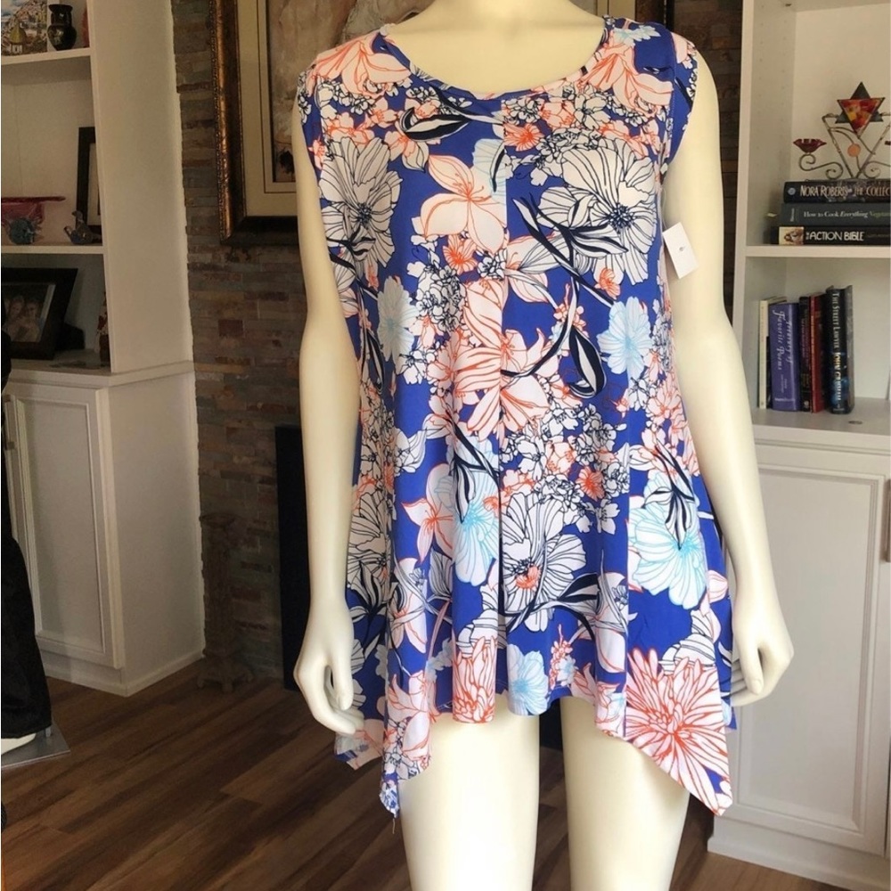 NWT Sleeveless hi low top sz M